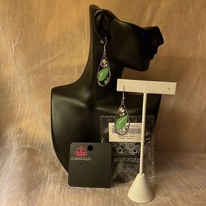 NWT’s-Paparazzi green jewel w/rhinestone tear drop dangle earrings on fish hooks